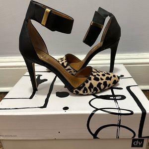 DV by Dolce Vita Odetta Leopard calf hair and Black Stilletto Pumps